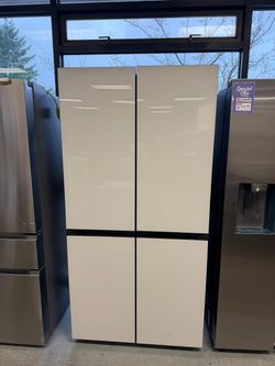 NEW Samsung 36 in 22 cu. ft. Counter Depth 4-Door French Door Refrigerator in White with Zero Clearance Fit and Sphere Ice
