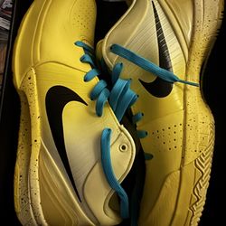 NIKE KOBE 4 CHBL SIZE 11 
