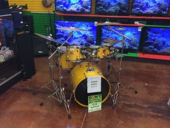 Pearl Drum Set