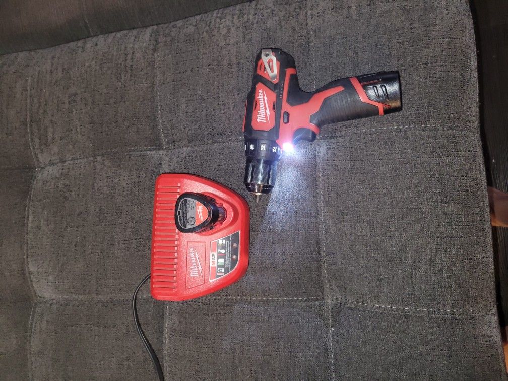 M12 Milwaukee Drill