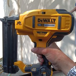 DeWalt 18GA Brushless Brad Nailer (like new) with Battery 