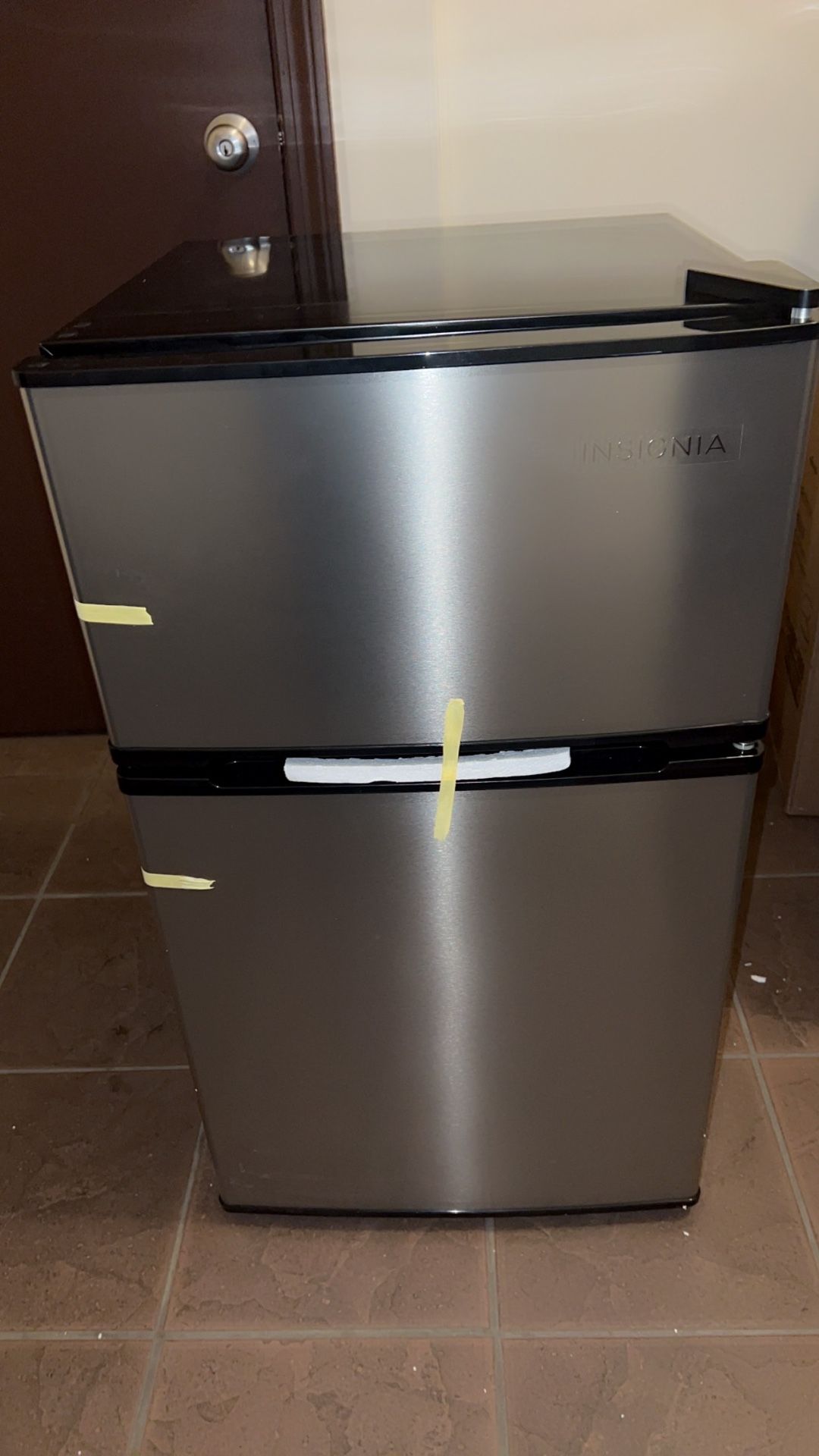 3.1 cu ft Insignia Min Fridge 