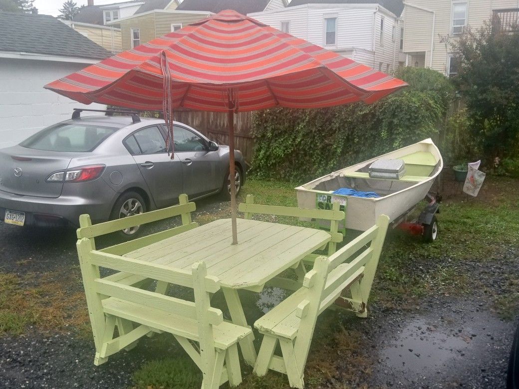 Picnic Table. Umbrella. 4 Benches