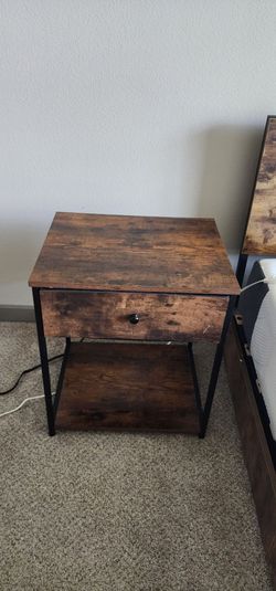 2 nightstands
