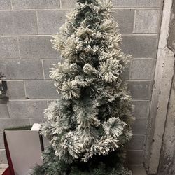 christmas tree 6  feet tall And Everything 40$ Cash 
