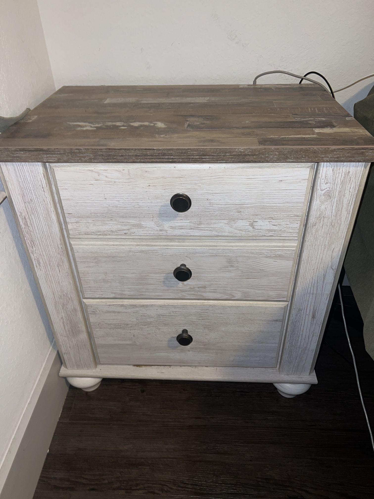 Ashley Furniture Farmhouse Dresser, Nightstand, And Mirror Bedroom Set