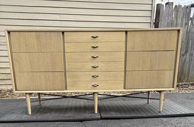 Mid Century Modern 10 Drawer Dresser/credenza/media center American of Martinsville Merton Gershon.