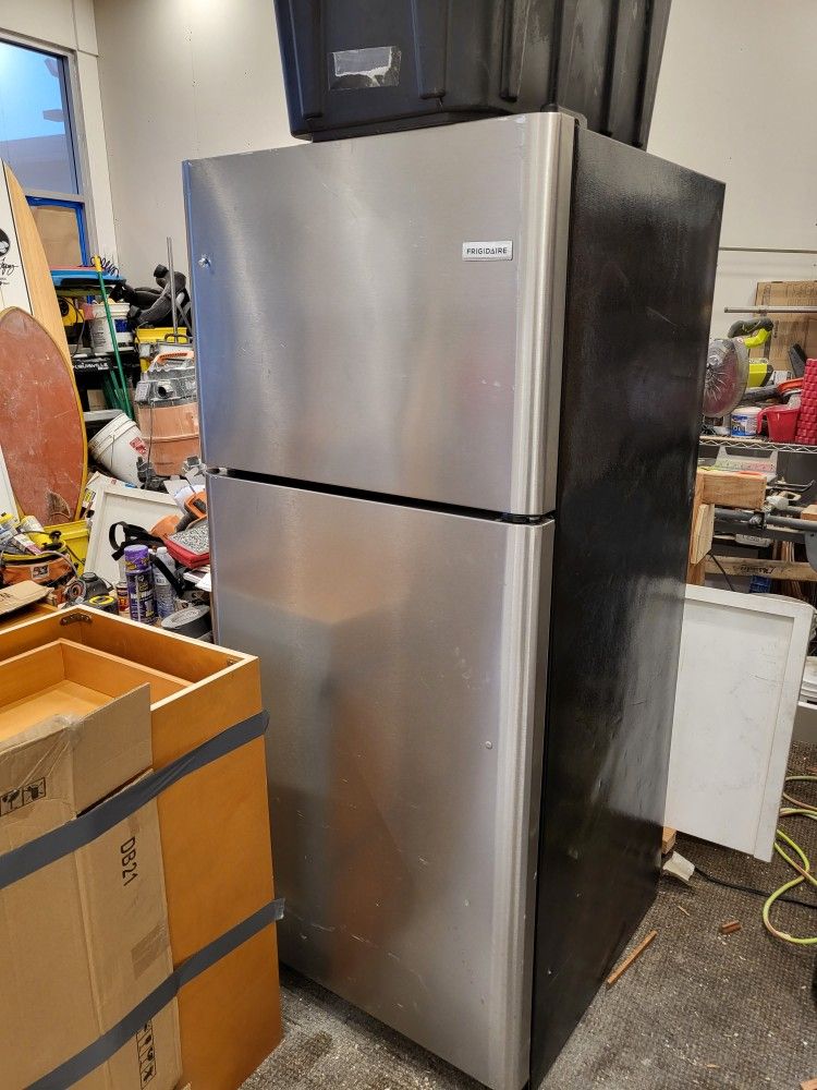 Frigidaire 20.4 Cu.Ft. Refrigerator