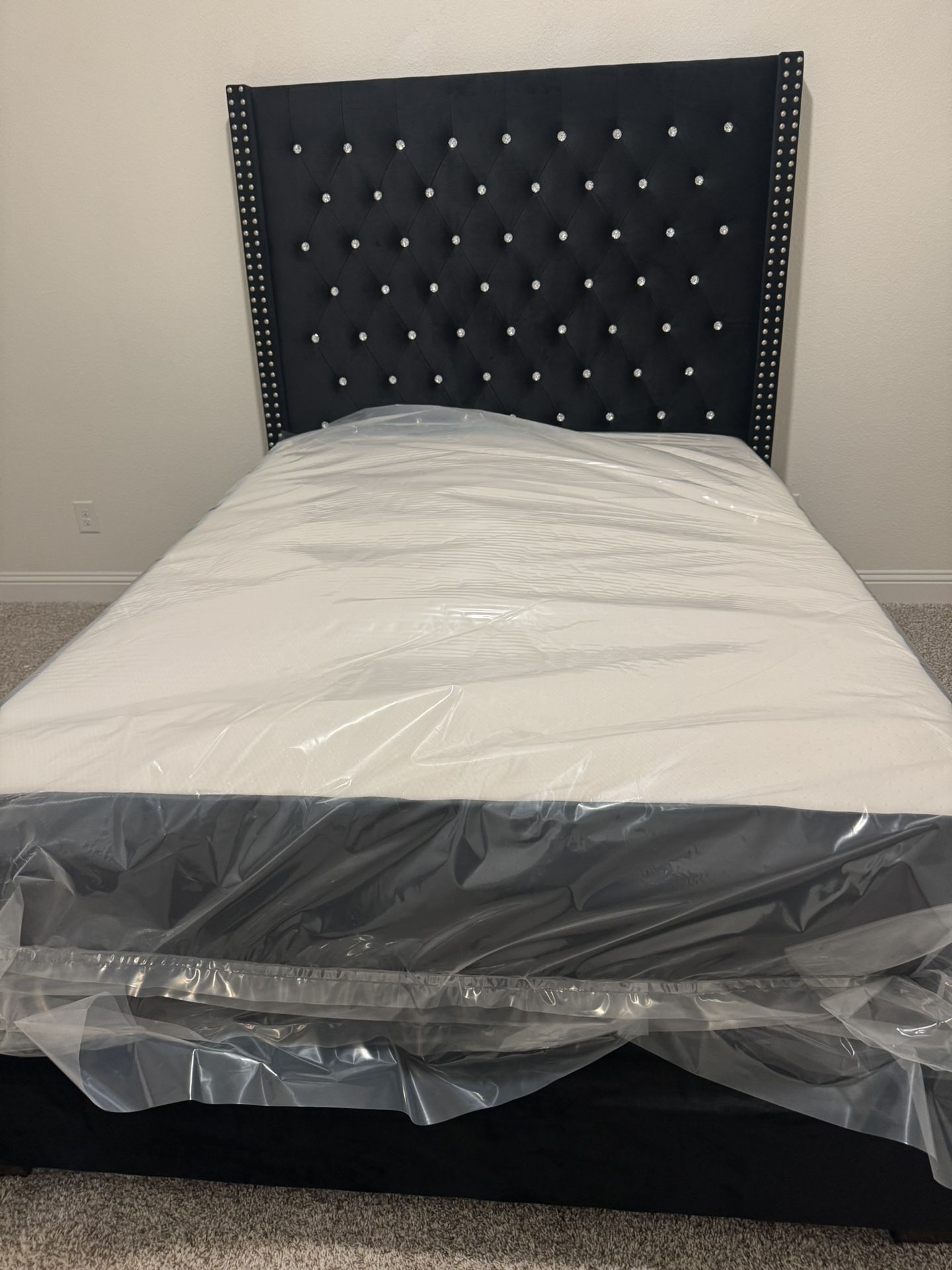 New King Bed Wht Matres For $489