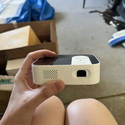 Battery Powered Rechargeable Mini Projector