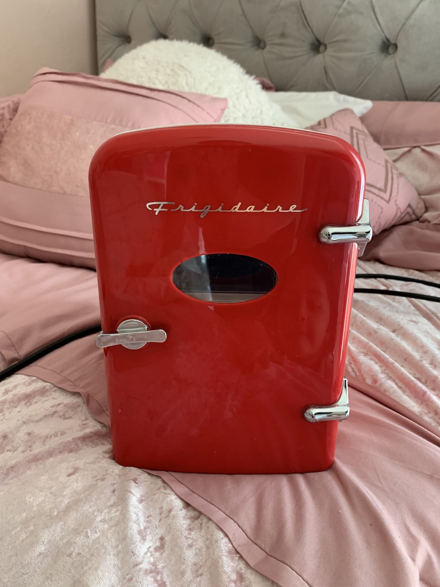Frigidaire Mini Fridge 