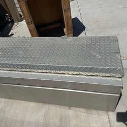 Diamond plated toolbox, nice shape