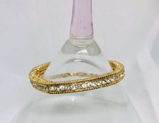 Gold tone bracelet with sparkly rhinestones