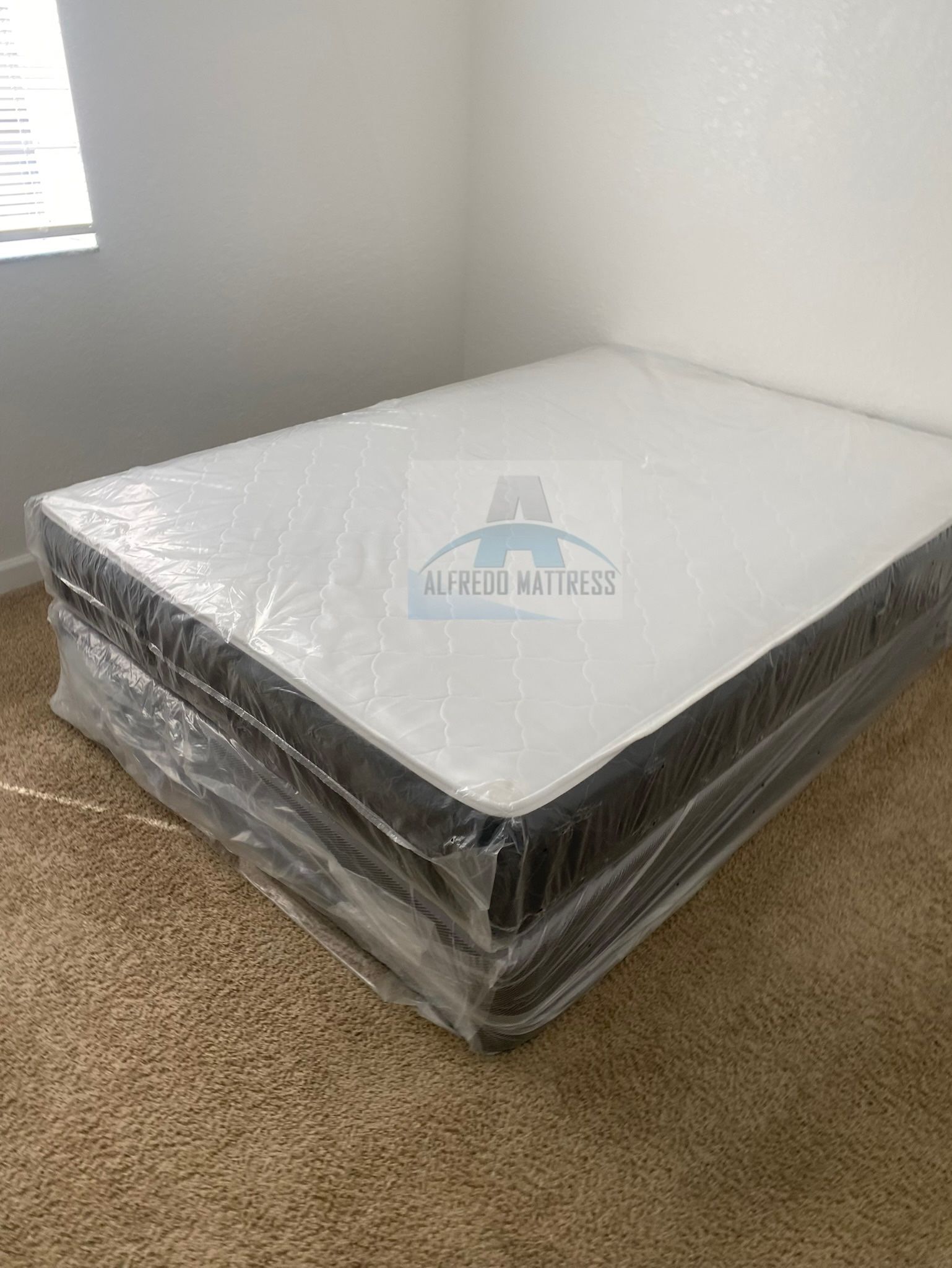 Full mattress with box spring (2pc set - new)