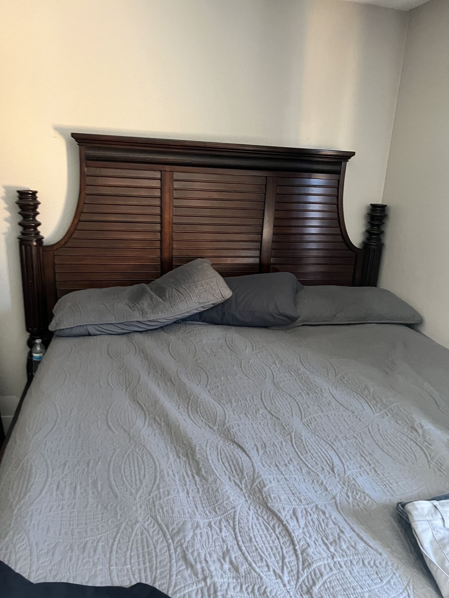 Cal King Bedroom Set