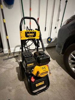 DEWALT 3400 PSI 2.5 GPM Gas Pressure Washer – Like New – $275 OBO