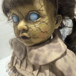 Eerie Emma Spooky Doll Spirit Halloween Voice Animated Talking Creepy Sounds Eye )2 AA Batteries)