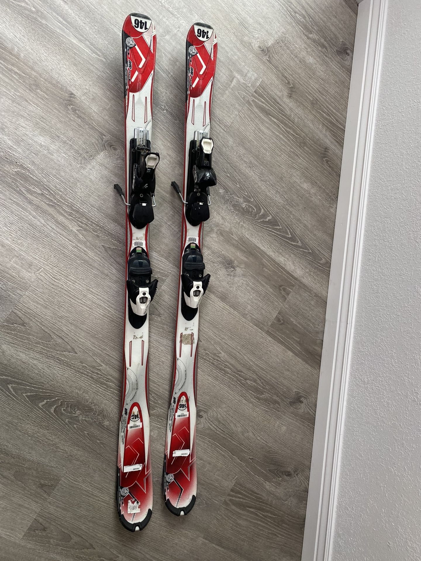 AMP 146cm Downhill Skis with Salomon Bindings 