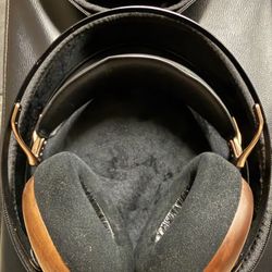 Meze 109 Pro headphones