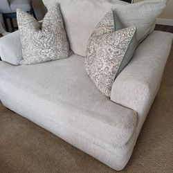 BEAUTIFUL LOVE SEAT 💕💕