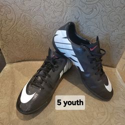 Nike Youth Soccer Cleats Size 5