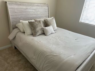 Used 5 Piece Bedroom Set
