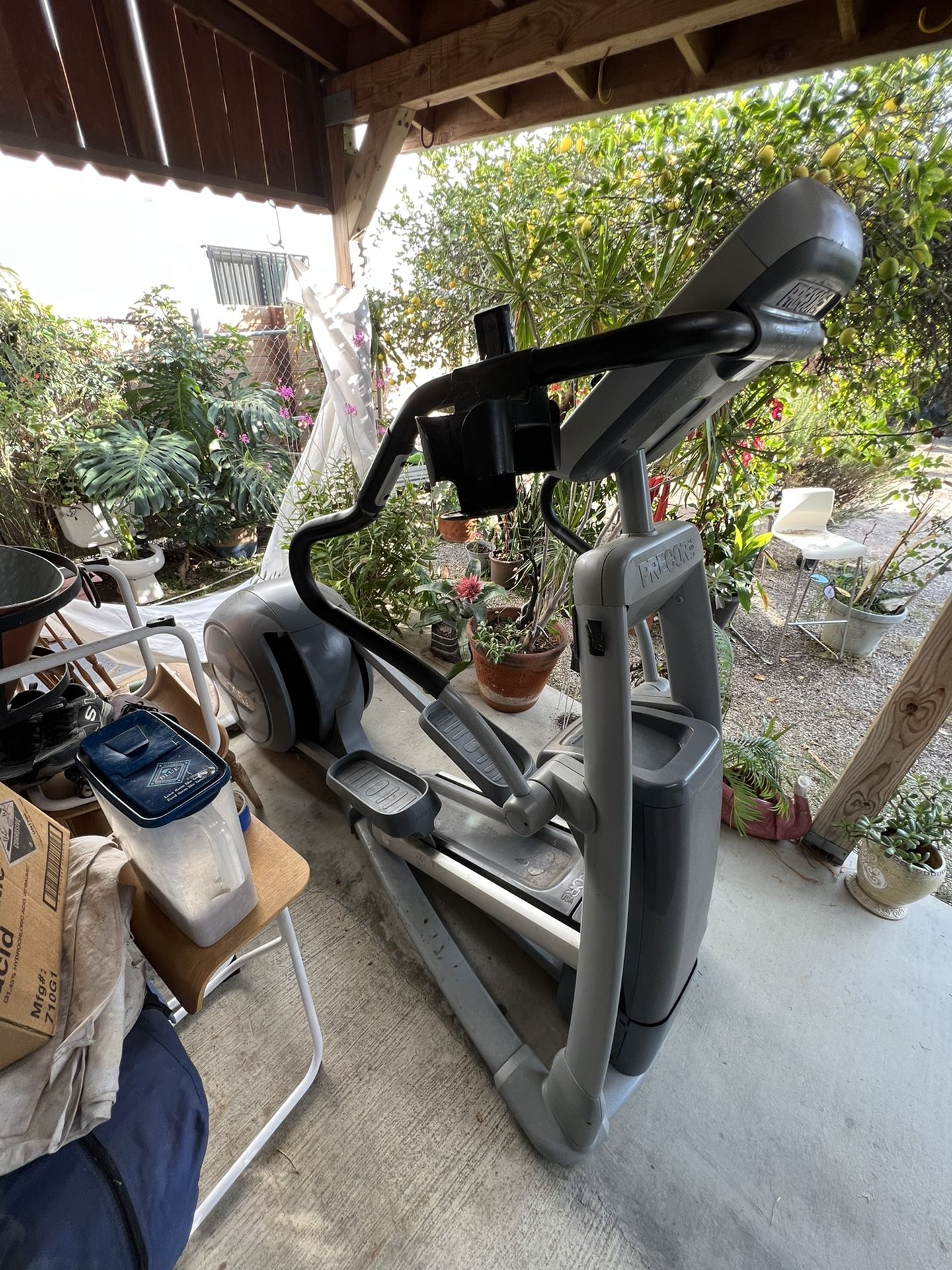 PRECOR EFX 546i Elliptical machine