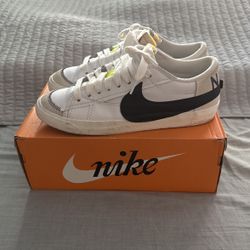 NIKE Blazer Mids Size: 11.5