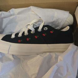 Women's Converse Size 7