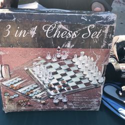 3 In 1 Chess Chrckers And Backgammon Glass Set