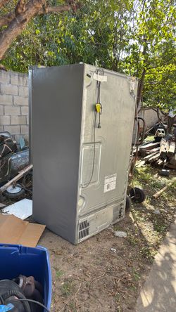 Refrigerator 200
