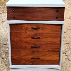 Bassett Chest Of Drawers