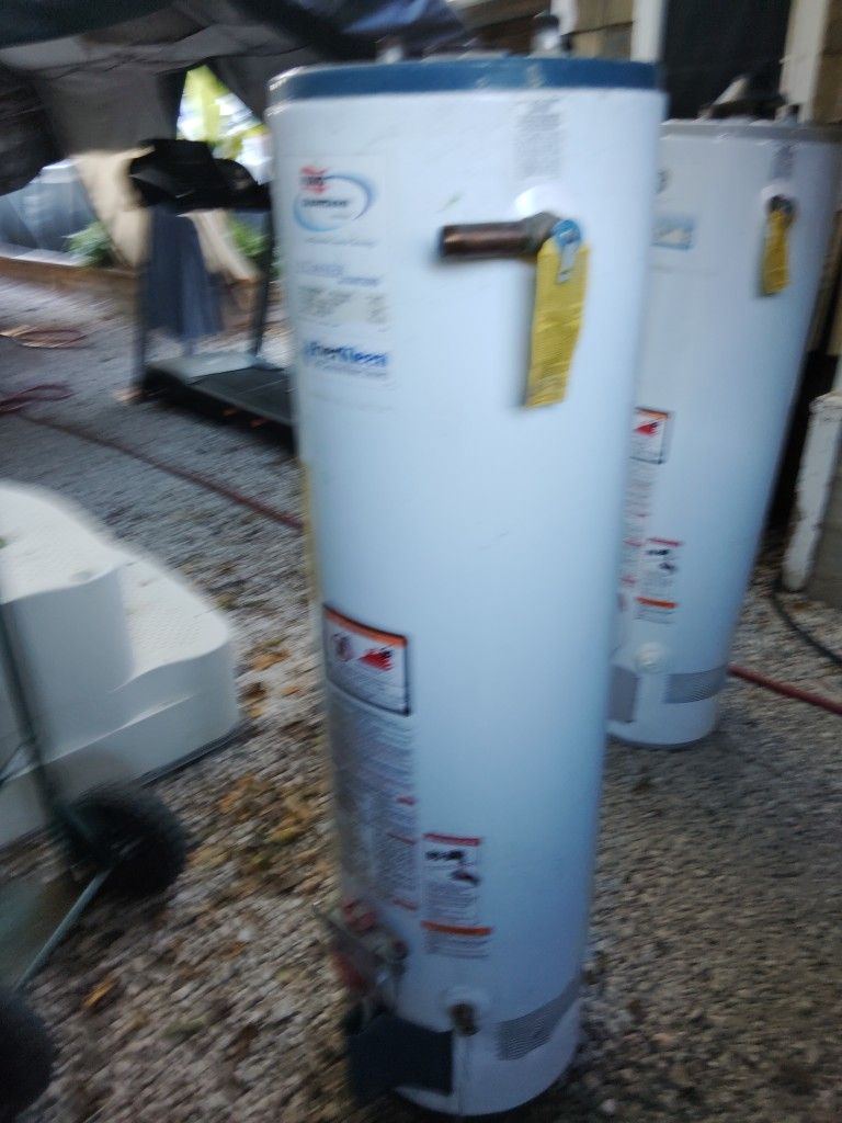 Ruud 30 Gallon Natural Gas Water Heater. Refurbished And Warrantied 