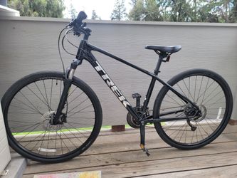 TREK Dual Sport 2 Hybrid Bike