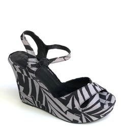 New! Matiko Lynn Leaf Print Canvas Shoes 9