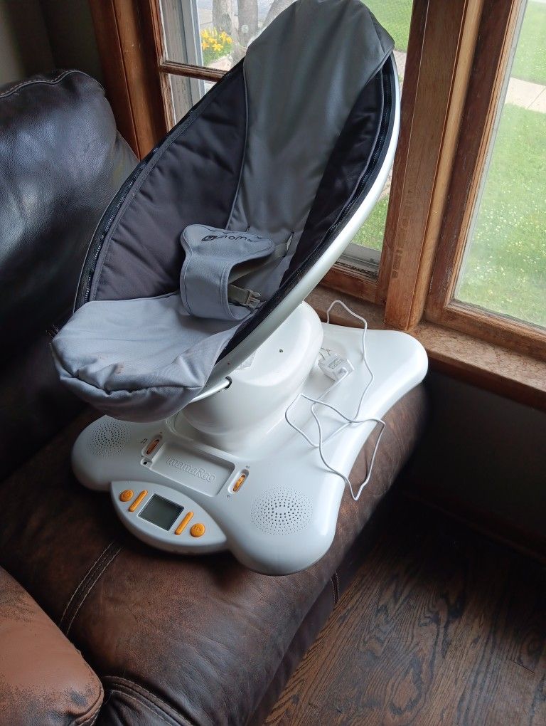 MamaRoo Baby Swing 4 Moms