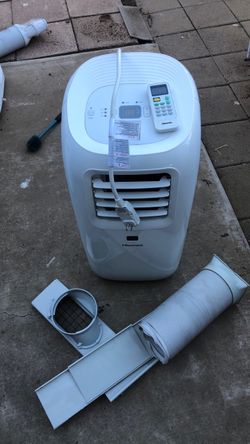 Hisense portable AC 5,500 BTU includes the hose and attached windows and remote control