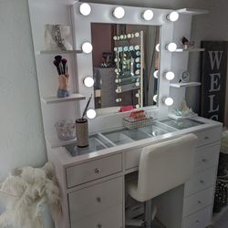 VANITY FOR MAKEUP 