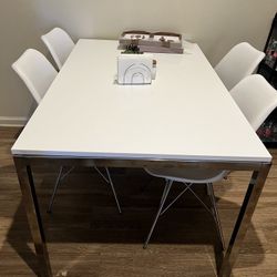 Table With 4 Chairs 