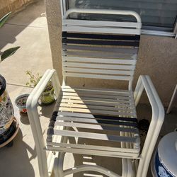 2 Outdoor rocking chairs