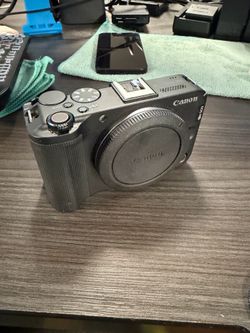 Canon R50V