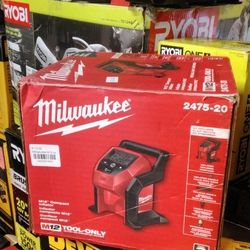 MILWAUKEE M12 COMPACT INFLATOR (TOOL ONLY)