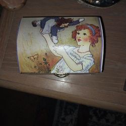 Raggedy Ann musical jewelry box