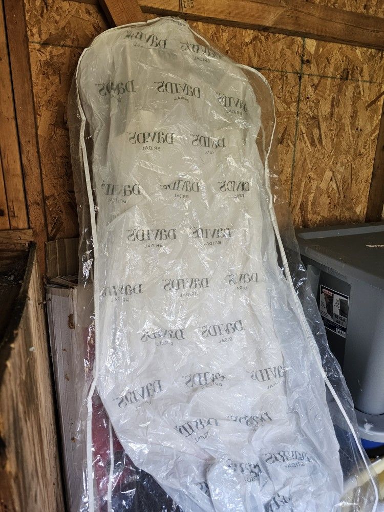 David's Bridal Wedding Dress Size 18