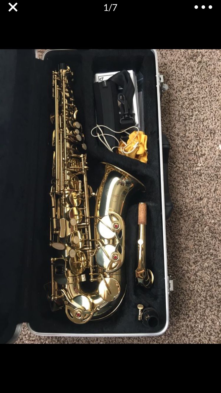 Etude alto saxophone includes everything you need