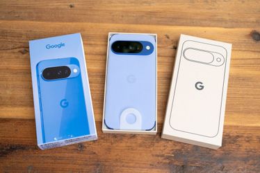 Brand new UNLOCKED Google Pixel 10 Indigo Blue 128GB . iPhone