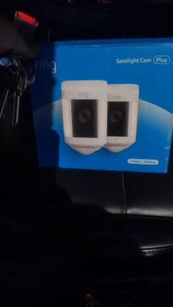 Ring Spotlight Cam Plus Battery 1