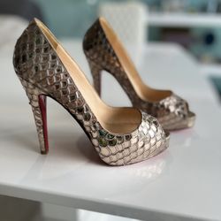 Christian Louboutin Poseidan Peep Toe Pumps NEVER WORN!!