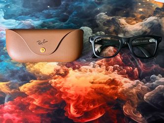 Ray-Ban Meta Smart Glasses + Charging Case