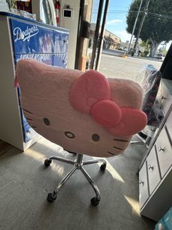 Teddy fur hello kitty vanity chair